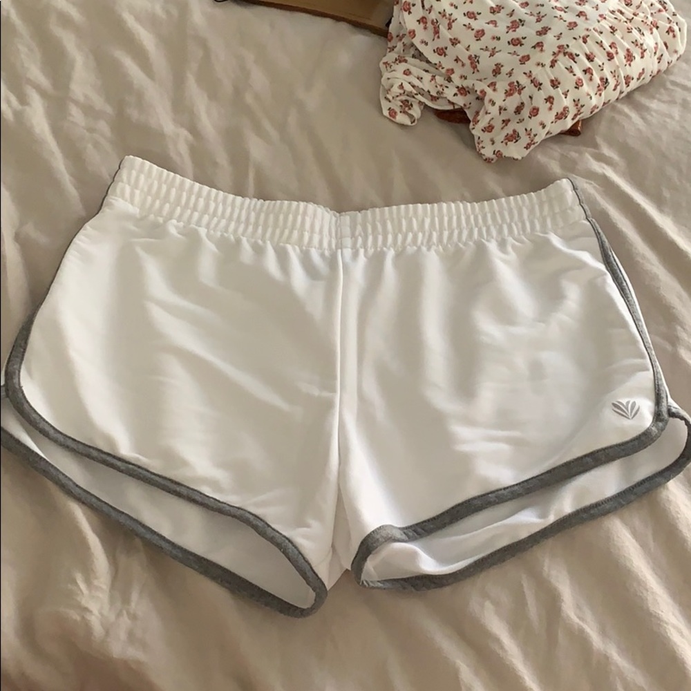 White workout shorts size Large - Forever 21